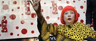 Pumpaskulptur av Kusama spolades ut i havet