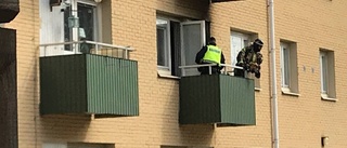 Brand i askkopp på balkong