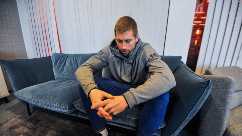Bryce Douvier blundar när han ber till Gud.