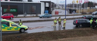 Flera bilar i kökrock vid rondell