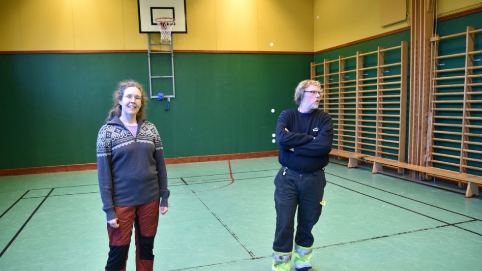 Mari Sellin och Ulrik Saanum inne i Björkfors gymnastikhall.