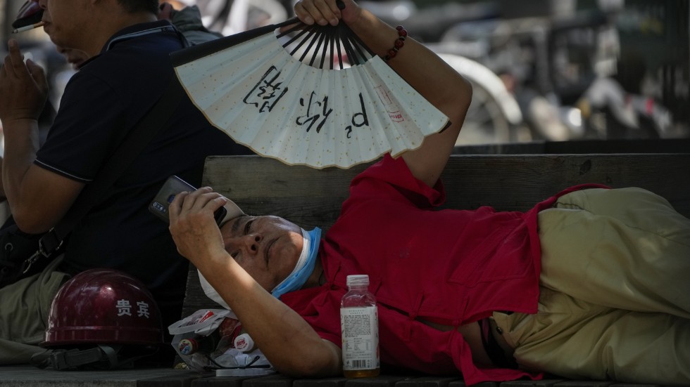 Hettan slår hårt mot delar av Kina. I Peking låg temperaturen på över 35 grader i nästan 10 dagar i sträck under första halvan av juli.