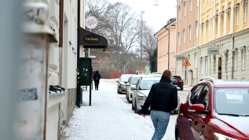 Café Drivbänk är, sedan 2017, en kommunal verksamhet där arbetssökande Linköpingsbor som får ekonomiskt bistånd kan arbetsträna och skaffa sig erfarenhet inom café- och restaurangbranschen. Nu flyttas verksamheten till Skylten.