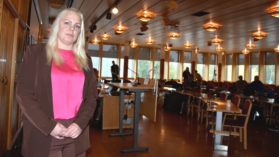 "Det första uppdraget, den första prioriteringen, är att titta närmare på anmälningarna, anklagelser om att det skett saker som inte får ske i skolan" säger Viktoria Wikström.