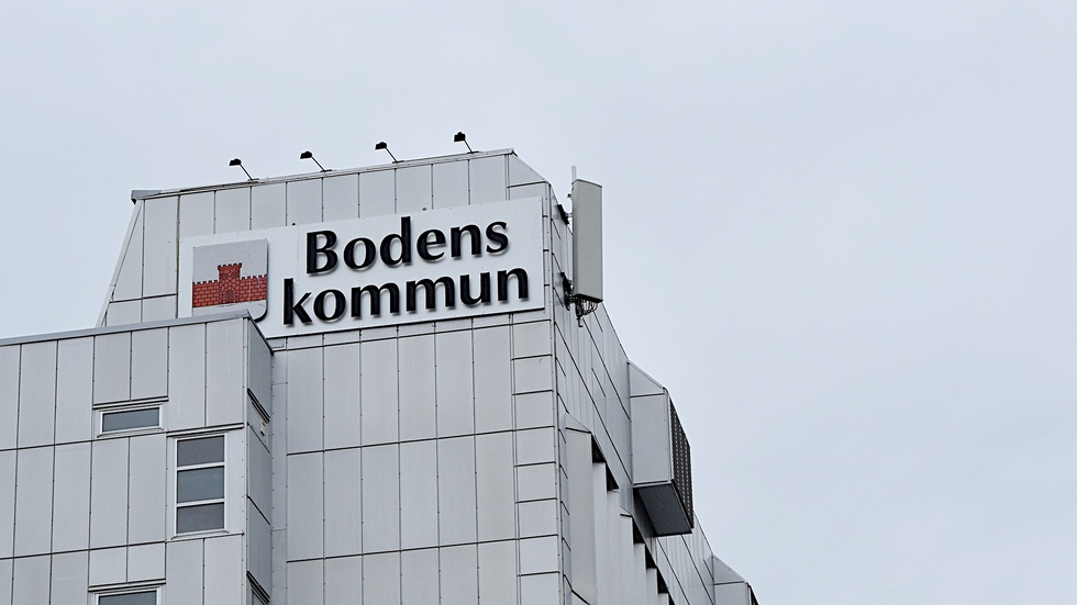 Mannen får en varning och riskerar sparken från kommunen vid fortsatt misskötsel.
