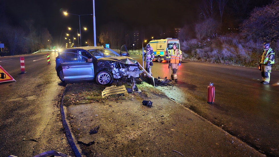 Framkomligheten på vägen var begränsad efter olyckan, meddelar vår fotograf på plats. 