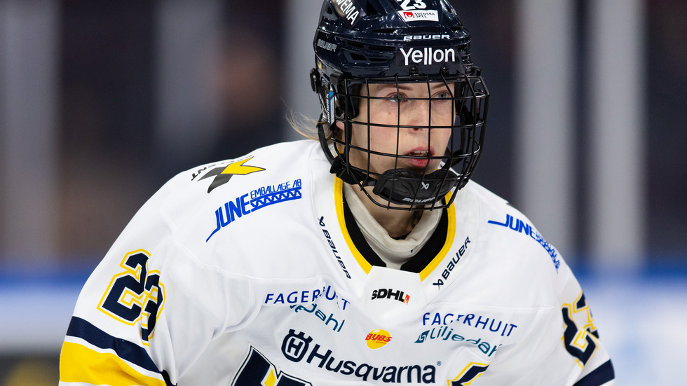 Alla spelare kommer bära Sanni Hakalas nummer på hjälmen på ett klistermärke där det även står "krya på dig Sanni".