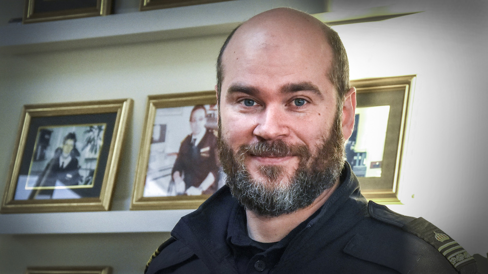 Mikael Rova tycker att vissa byråkratiska hinder behöver tas bort så att polisen i Finland och Sverige kan jobba mer tillsammans. "Tornedalen är som ett både i Finland och Sverige", säger han.
