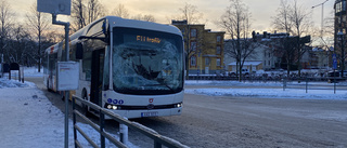 Här har bussarna krockat på resecentrum – hela rutan krossad