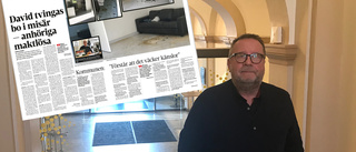 David placerades i hus med musskit och mögel