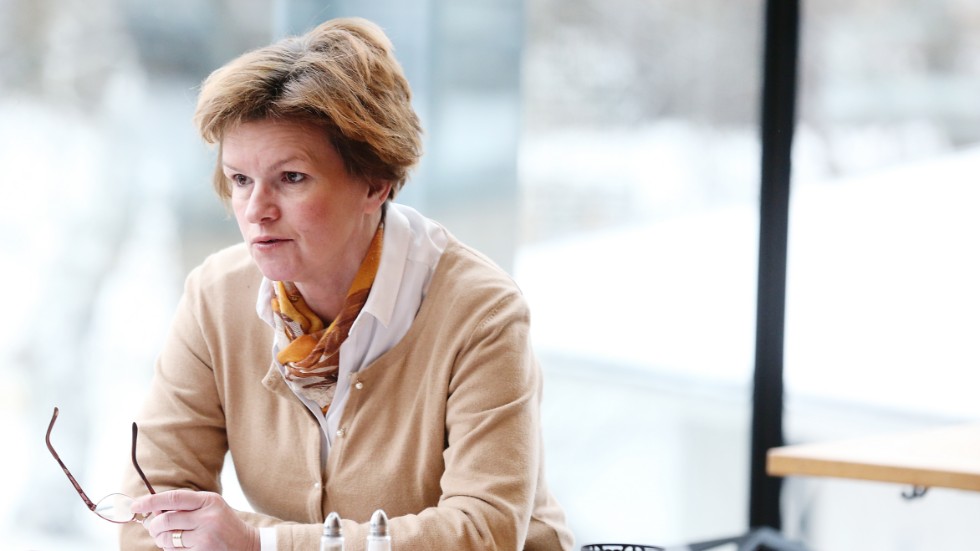 Karin Jonsson (C), ordförande i tekniska nämnden, säger att bidragen till vägföreningarna troligtvis blir kvar i någon mån.
