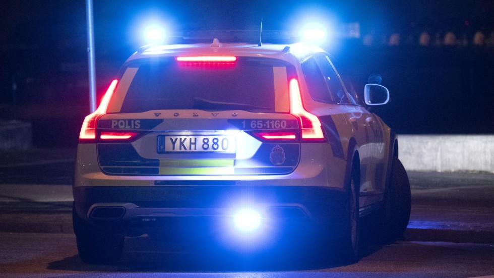 Ett gatukök förstördes i en brand i Visby under natten.