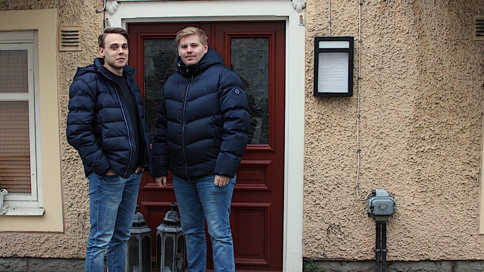Krögarduon Tobias Jansson och Oskar Andersson framför deras kvarterskrog Restaurang Bakgatan.