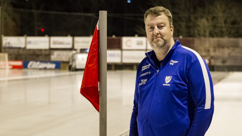 Pär Beckne, klubbchef i IFK Motala, är glad över att A-laget är en av kandidaterna till årets Guldklocka. 