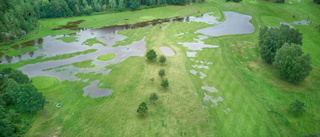 Golfbanor stängdes på grund av det kraftiga vädret