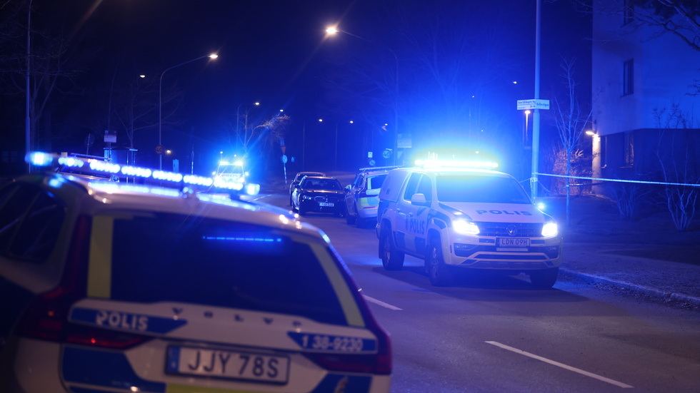Var ska gränserna för rättsväsendet gå för att bekämpa gängen? Vilka metoder ska polisen få använda. Det är en debatt som knappt förs i dag.