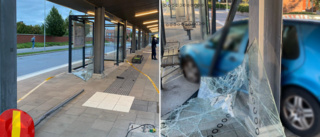 Körde in i busskur vid resecentrum – ung man åtalas