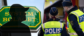 Krockade och smet utanför Systembolaget – polisen blev vittne