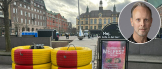 Förklaringen: Därför är torget skyddat av massiva däck