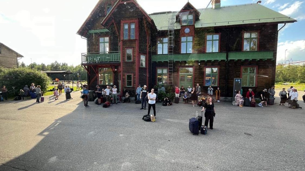Tågresenärer på väg till Luleå blir försenade på grund av ett tekniskt fel. 