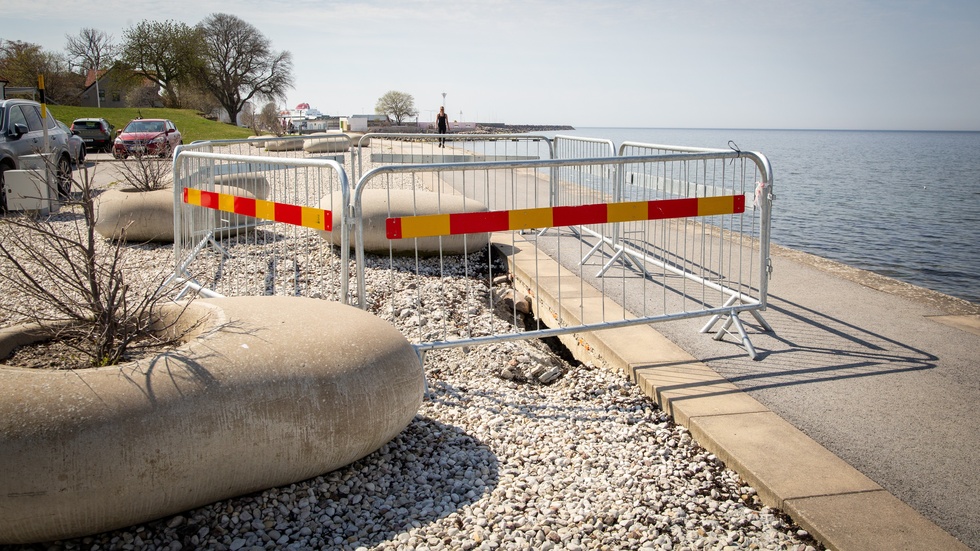 Ett mindre område längs strandpromenaden i Visby är just nu avspärrat. 