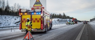 Bil ska ha snurrat av motorvägen