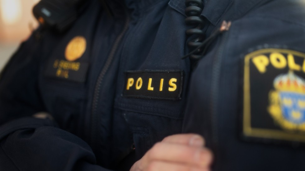 Polis grep på måndagen en 25-årig man misstänkt för mord på den 14-åring från Nyköping som hittades mördad i Upplands Bro i augusti.