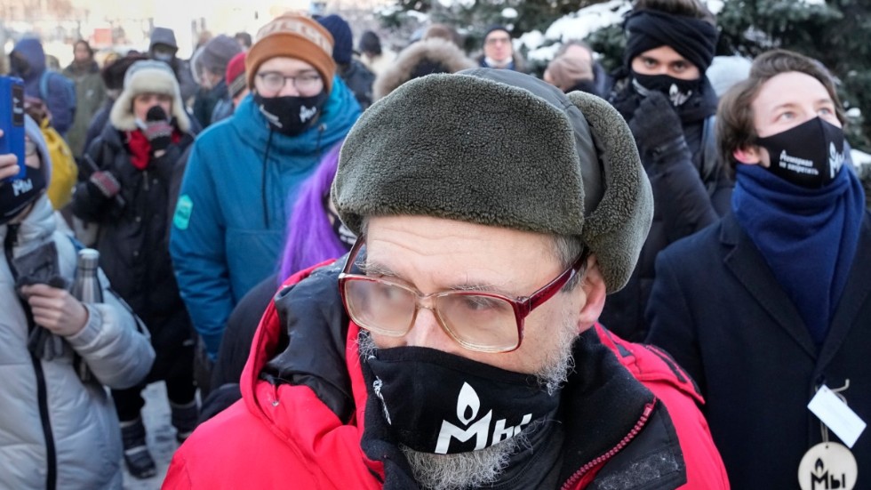 Anhängare till Memorial samlades på onsdagen utanför domstolen i Moskva.