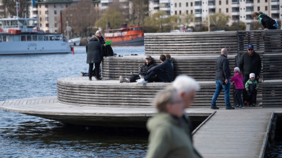 Förslagsställaren önskar att kallbadhuset utrustas med något som liknar Gunilla Bandolins brygga i Hammarby Sjöstad, fast i kalksten.