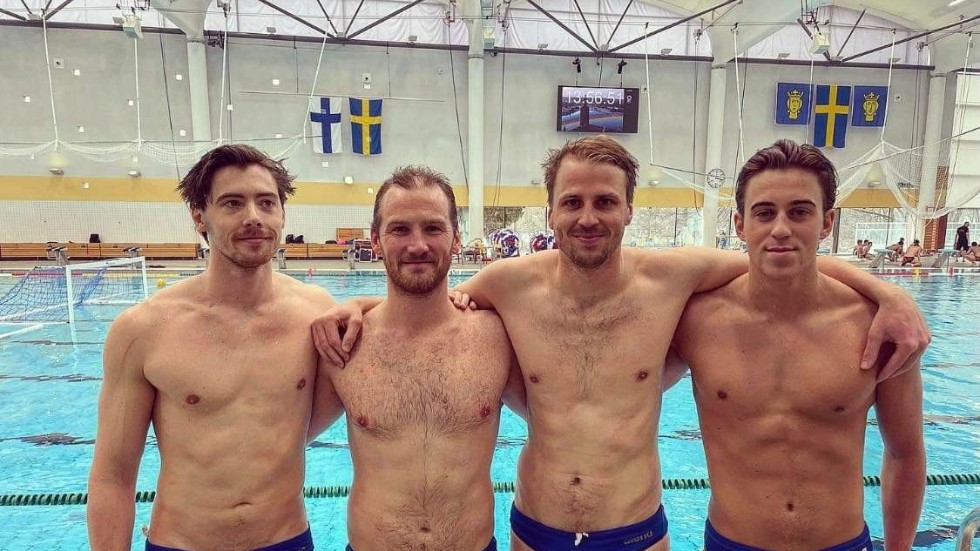 De fyra Linköpingsgrabbarna som kunde fira segern i landslagets första landskamp på över tio år. Från vänster: Henrik Palm, Christopher Vang, Markus Zdolsek, Hugo Nedstrand. 