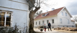 ”Vi har längtat hela livet” • Johan och Maria tar över unika strandgården • Säljaren: ”Var aldrig aktuellt att få ut mesta möjliga pengar”