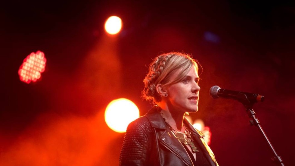 GÖTEBORG 2014-08-09 
Popartisten Annika Norlin uppträder på Linnéscenen under musikfestivalen Way Out West i Göteborg.
Foto: Björn Larsson Rosvall / TT / Kod 9200