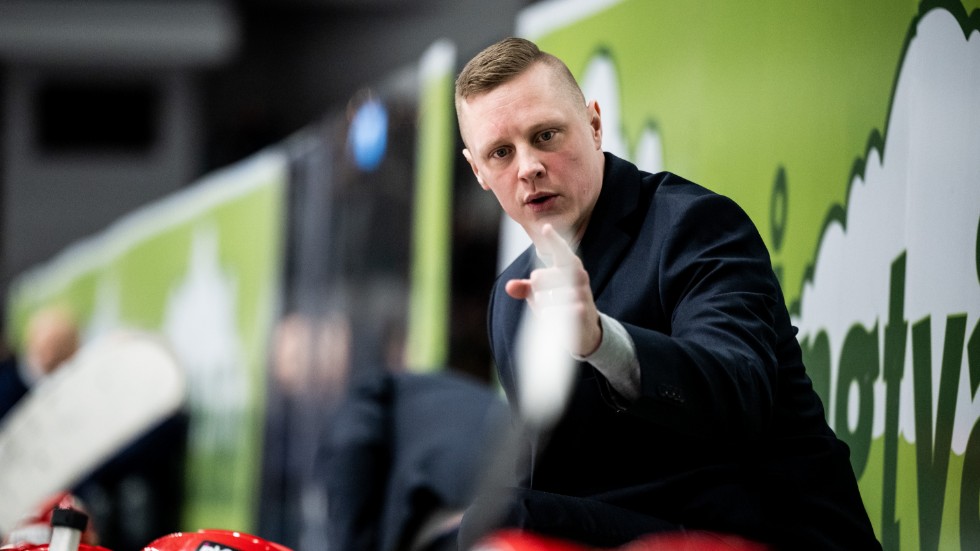 Almtunatränaren Robert Kimby, här under en match mot Djurgården i fjol, berömde delar av lagets anfallsspel i förlustmatchen mot Östersund.