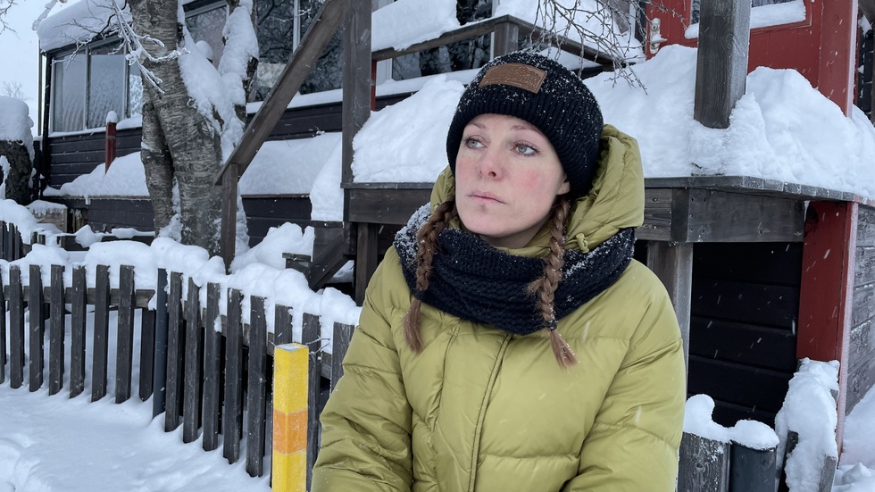 "Jag var inte beredd på hur känslosamt det skulle bli", berättar Johanna Lindgren Ringholt, när hon ser sitt gamla kök rivas. 