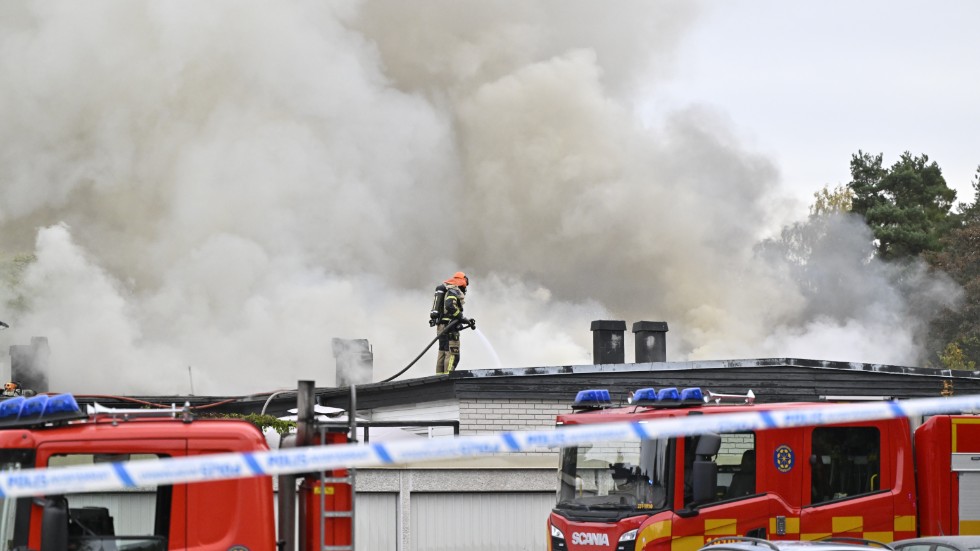 Explosion vid en bostad i Hässelby villastad i nordvästra Stockholm. Det är den andra i Hässelby på bara en vecka.