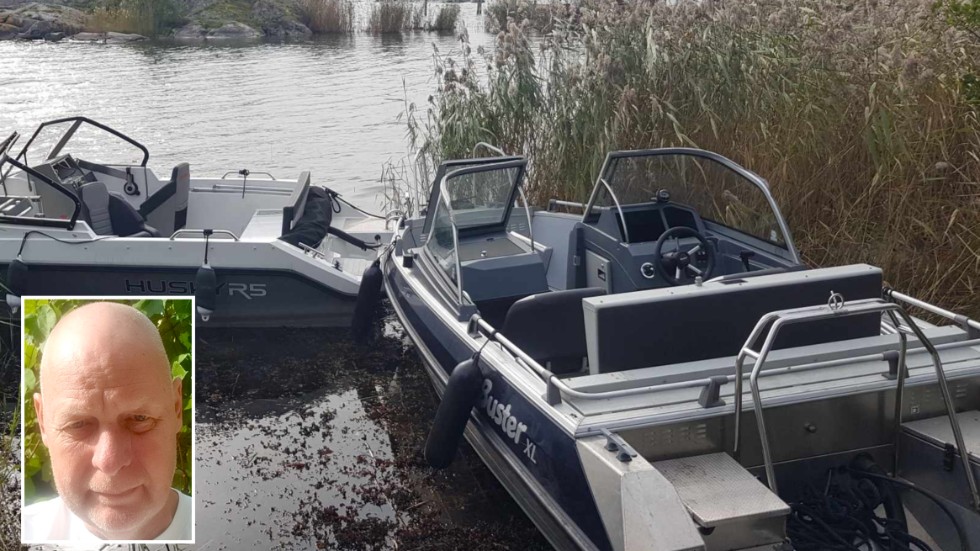 Två stulna båtar lurade i vassen när Pontus Flensburg (bilden) kom för att bada med hundarna på måndagen.