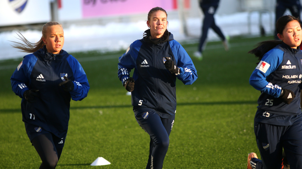 My Cato har ögonen på sig från andra klubbar efter sin starka debutsäsong i damallsvenskan. 