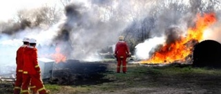 Febril insats vid tre bränder i torra marker