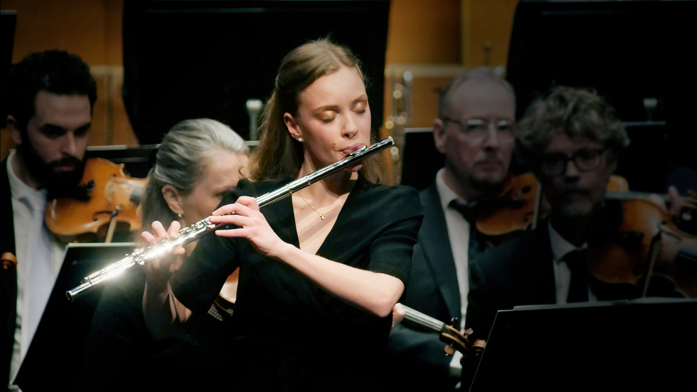 Laura Michelin, med rötterna i Norrköping, är solist i Britta Byströms första konsert för flöjt.