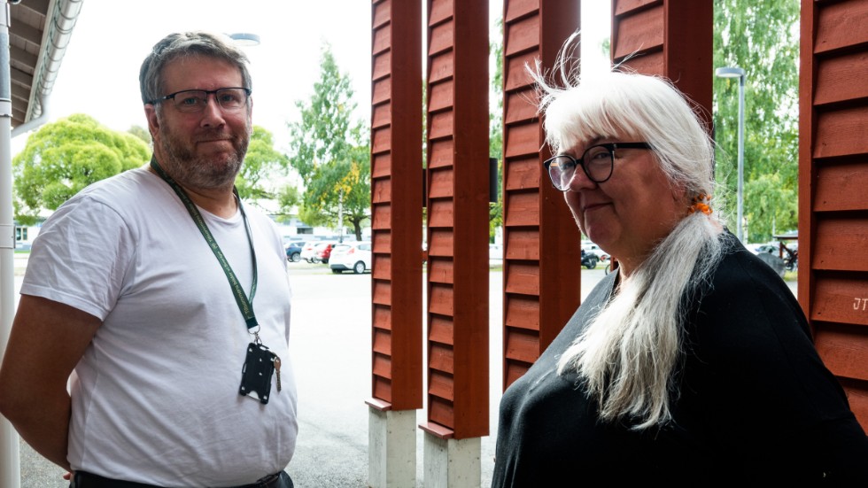 John Vahlström, lärare Björknäsgymnasiet, och Ewa Olausson, rektor Björknäsgymnasiet, är inte tilltalade av regeringens förslag att skolor ska behöva anmäla elever som inte har rätt att vara i Sverige.
