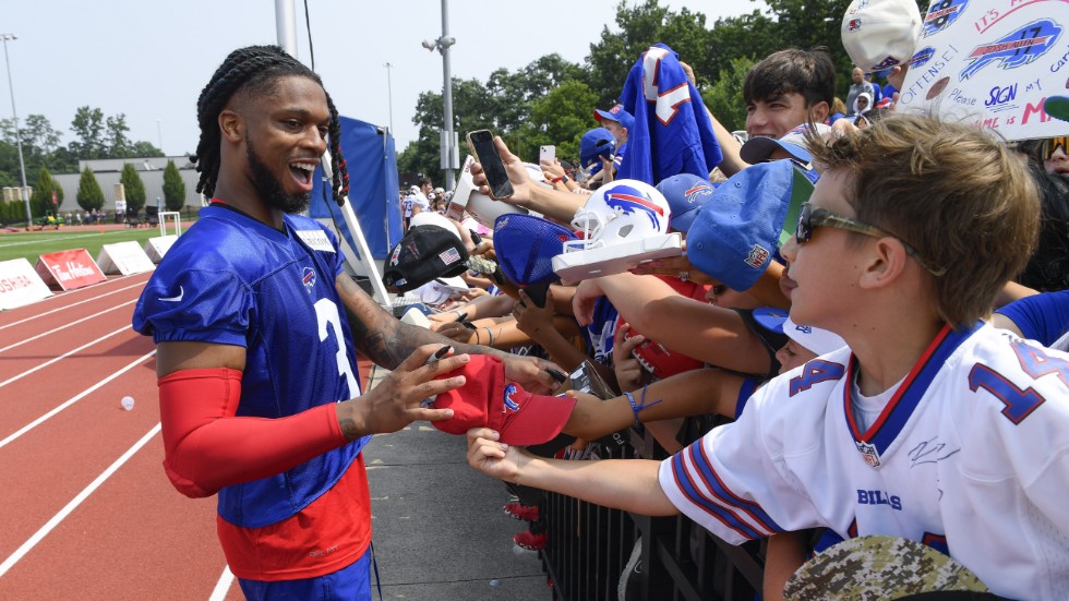 Stort intresse när Buffalo Bills Damar Hamlin gjorde träningscomeback efter hjärtstoppet i januari.