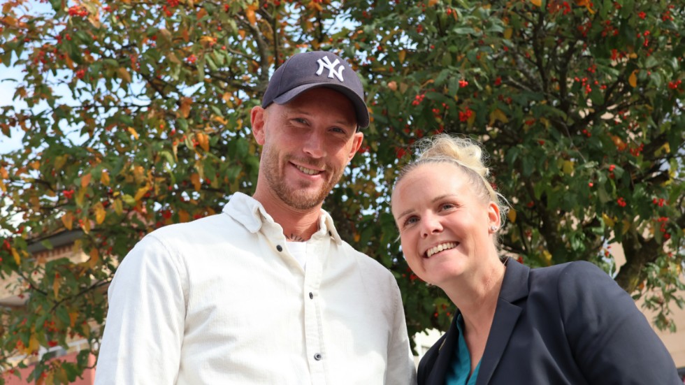 Henrik Hemmingsson på Guldkant och Martina Andersson på Statt är nöjda med den första matmarknaden och höstfesten på torget i Vimmerby. De ser en del justeringar – om det blir en fortsättning nästa år.