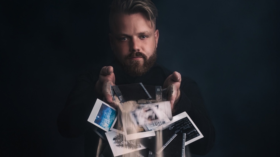 Pontus Lindmans nya magishow "Moments" handlar om människors minnen. Den 7 oktober kommer han till Nyköpings teater och den 17 november kommer han till Eskilstuna teater. 