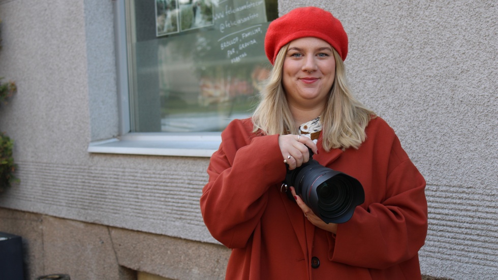 Felicia Lundberg driver ett eget företag som fotograf. Nu öppnar hon sin nya fotostudio, i centrala Vimmerby.