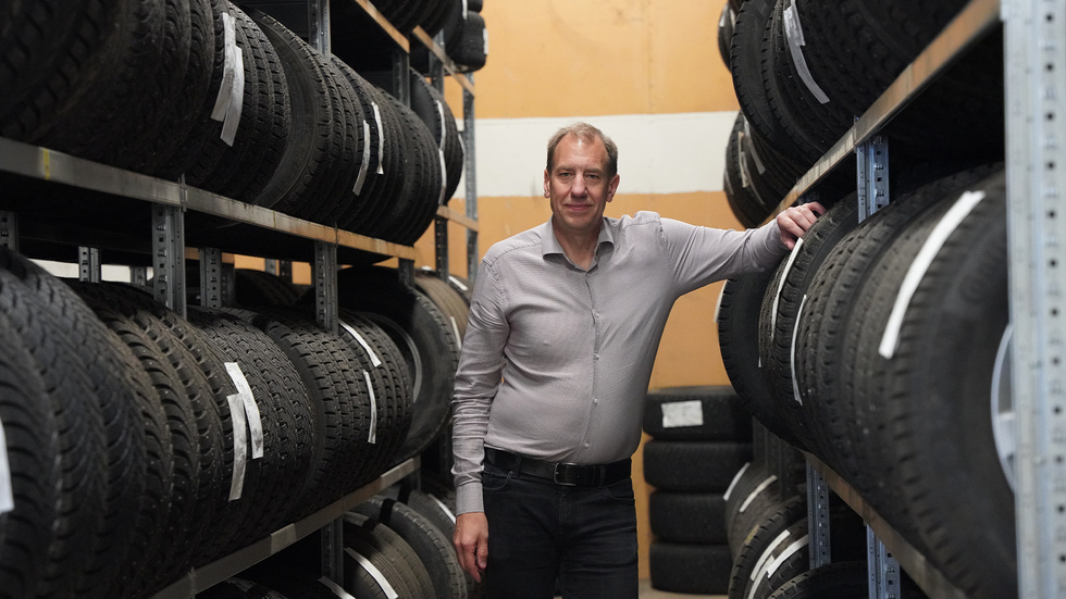 — Kunden står alltid i fokus hos oss. Vi hjälper gärna till med de problem du kan tänkas ha på din bil, men jobbar även förebyggande så att du inte ska få problem i framtiden, säger Jacob Lamberg, delägare till Kransens Gummi.   