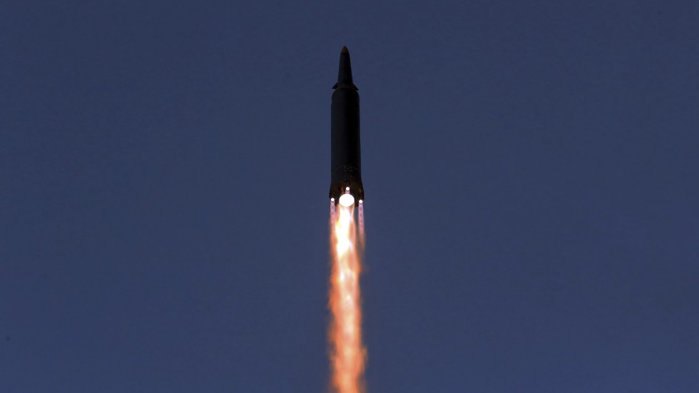 Ett foto av vad Nordkorea hävdar är ett test av en hypersonisk robot. Arkivbild.