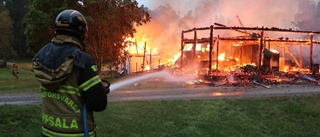 Här kämpar räddningstjänsten mot infernot