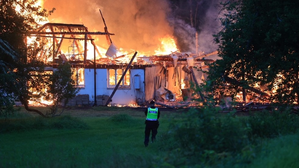 Ladugården var tom på djur när den eldhärjades.