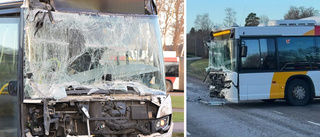 Buss krockade med lastbil i korsning