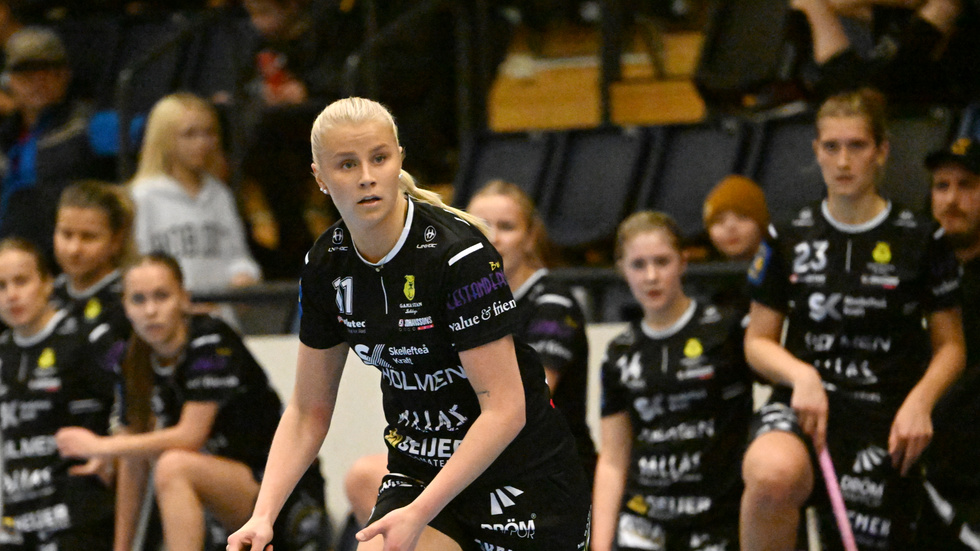 Emma Bäcklund slog till som tvåmålsskytt när Gamla Stan vann stort.